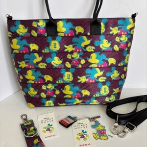 Harveys Disney MCKY Mickey Mouse Medium Streamline Tote Seatbelt + Keychain CNG